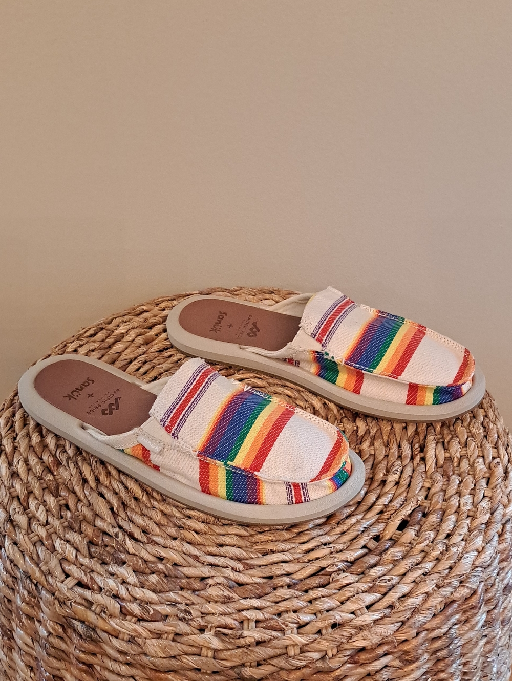 NWOT SANUK Womena We Got Pride Rainbow Woven Canvas Athlesiure Slide Mules 8